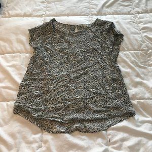 ⭐️3/$25 Anne Carson Floral Black/White Short Cap Sleeve Top